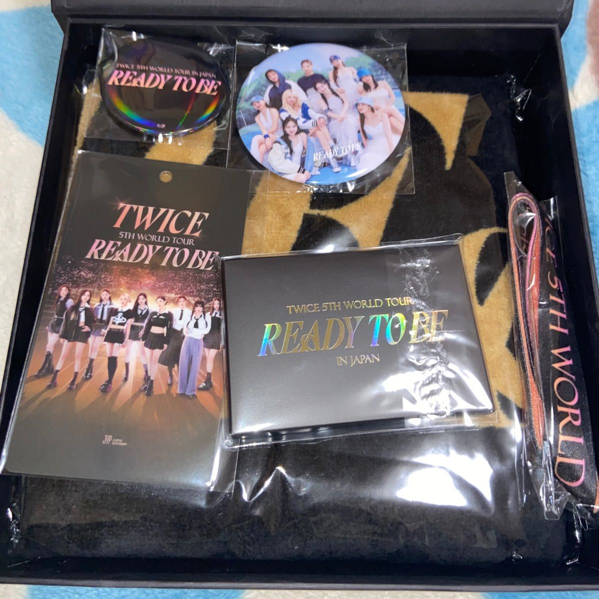 TWICE 5TH WORLD TOUR READY TO BE アップグレード限定 専用グッズ　銀テープ付♪
