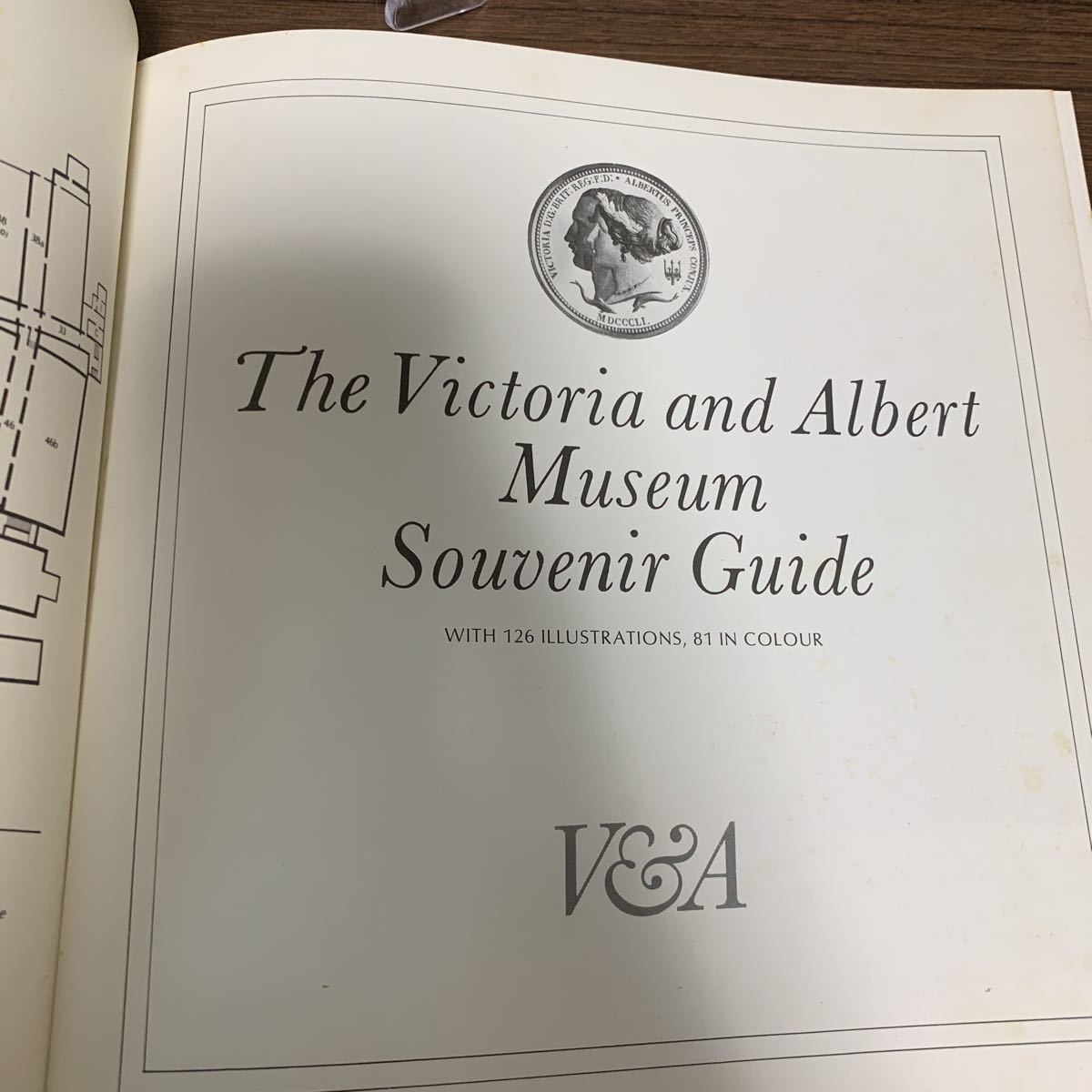入手困難　古書/洋書/The Victoria and Albert Museum Souvenir Guide（ヴィクトリア　アンド　アルバート美術館　ガイド）/レトロ_画像6