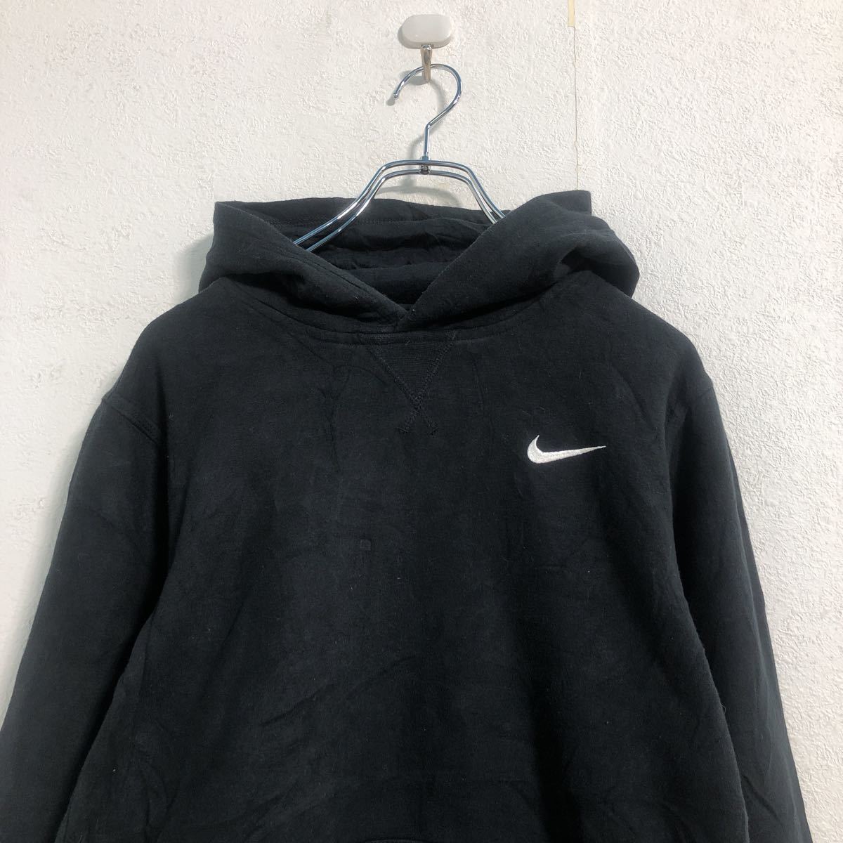 NIKE ロゴ スウェット パーカー キッズ XL ブラック ナイキ ワンポイントロゴ シンプル 古着卸 アメリカ仕入 a505-5041_画像2