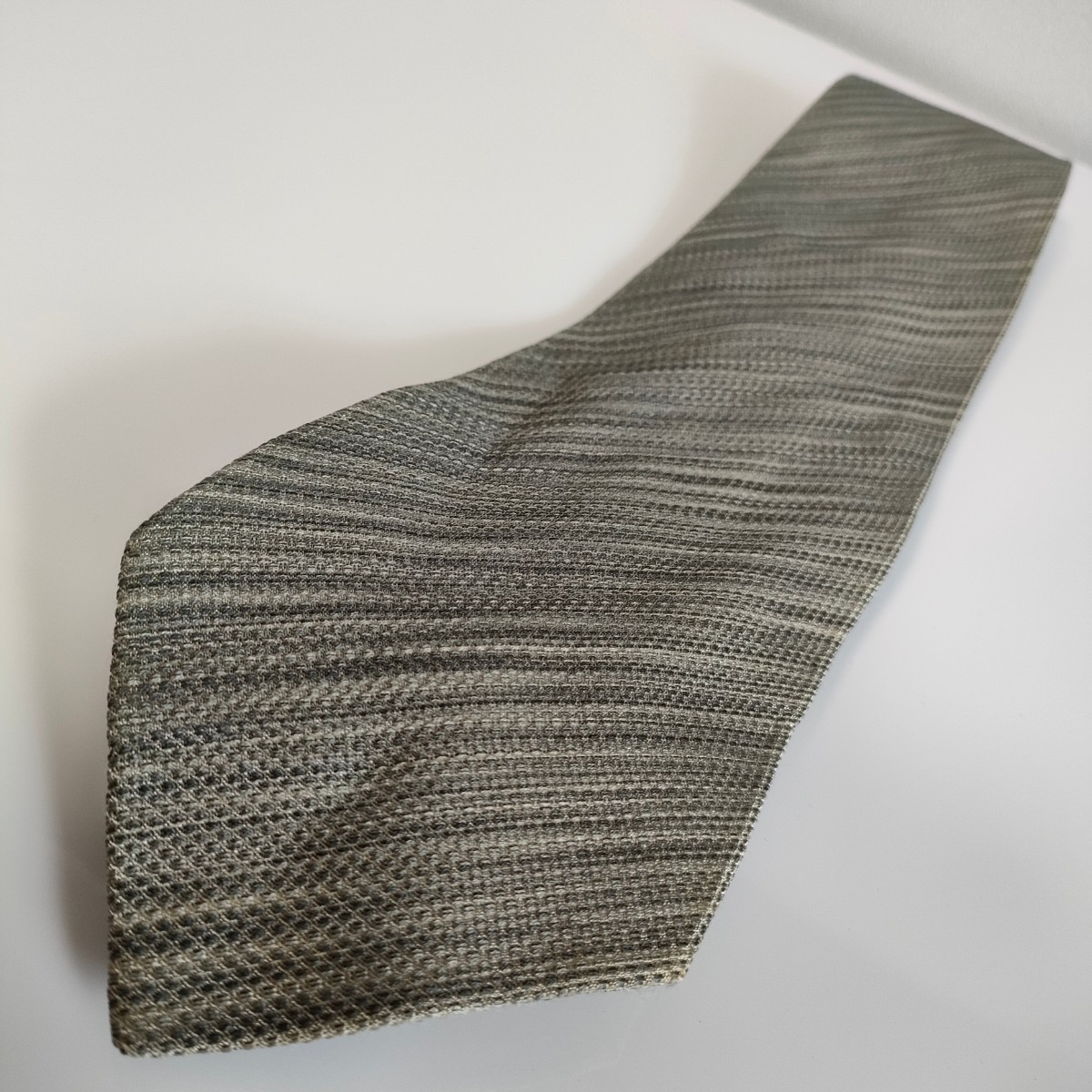 ARMANI COLLEZIONI( Armani koretso-ni) gray stripe necktie 