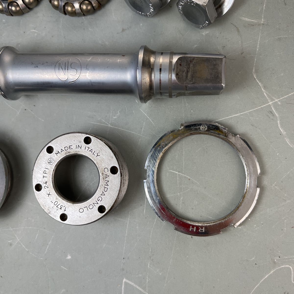 カンパニョーロ NJS ボトムブラケット Campagnolo|Yahoo!フリマ カンパニョーロ NJS ボトムブラケット Campagnolo|Yahoo!フリマ