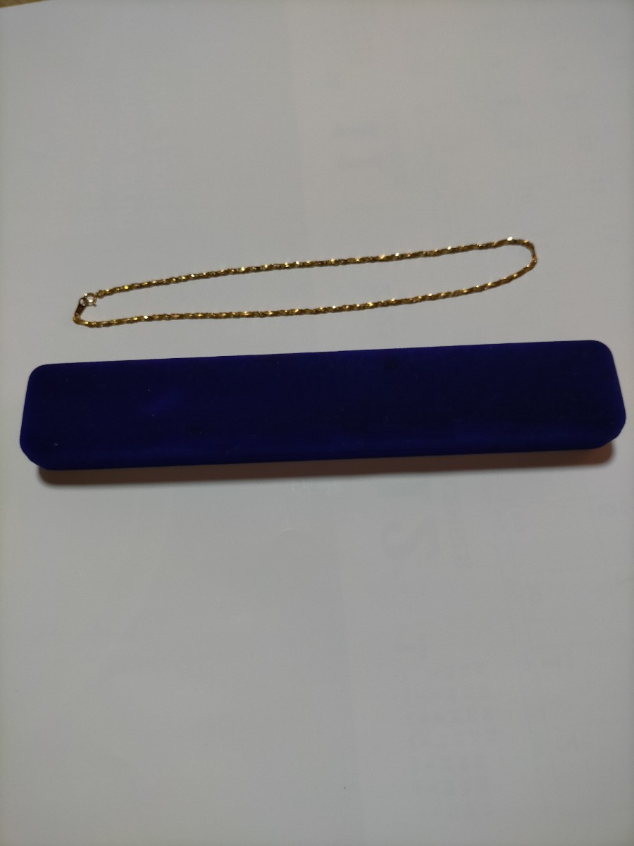 18金ネックレスです。刻印有ります。未使用品でずっと仕舞って置いたものを出品しました。某有名デパートで買い求めました。