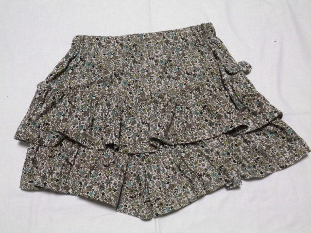 ELFINDOLL キッズ 女の子 パンツイン スカート キュロット 140㎝ お花柄 リボン付き_後ろです。