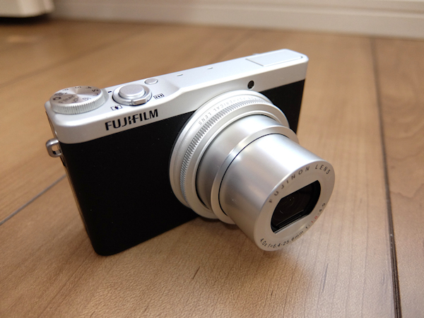☆01 完動美品 FUJIFILM XQ2 シルバー(2色)富士フィルム プレミアム