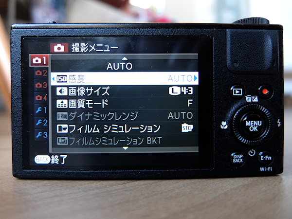☆02 完動美品 FUJIFILM XQ2 黒 富士フィルム プレミアムデジカメ 電池