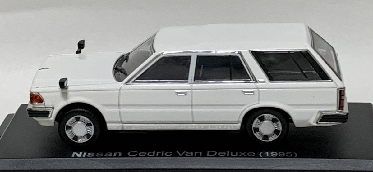 1/43 Nissan Cedric van Deluxe 1995 / white 