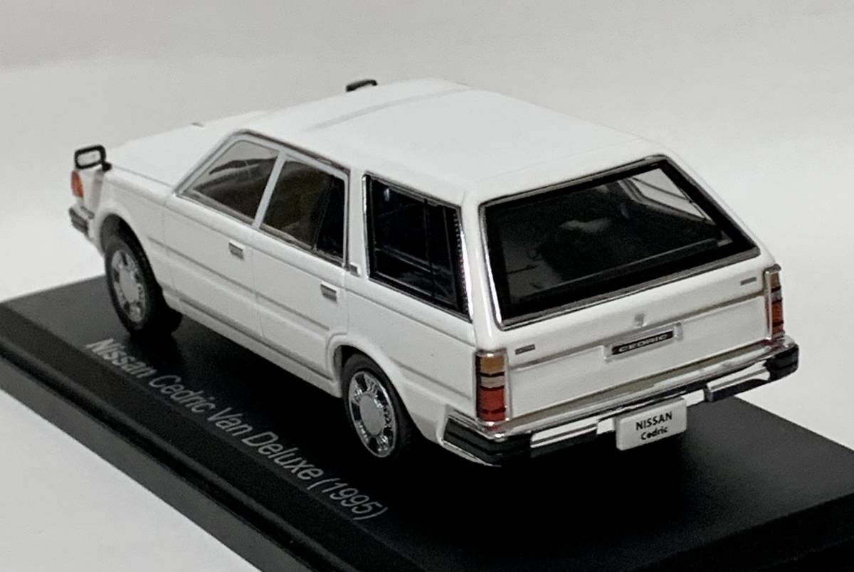 1/43 Nissan Cedric van Deluxe 1995 / white 