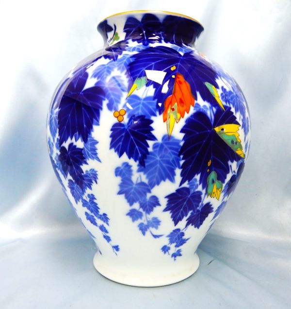 ☆花瓶☆有田焼 香蘭社 葡萄の蔦 ぶどう 高さ 約28cm 保管品(花瓶