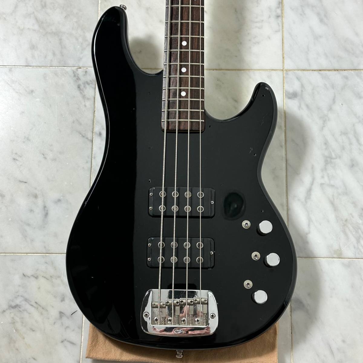 動作品 G&L L-2000 BASS TRIBUTE SERIES アクティブ ベース MADE IN