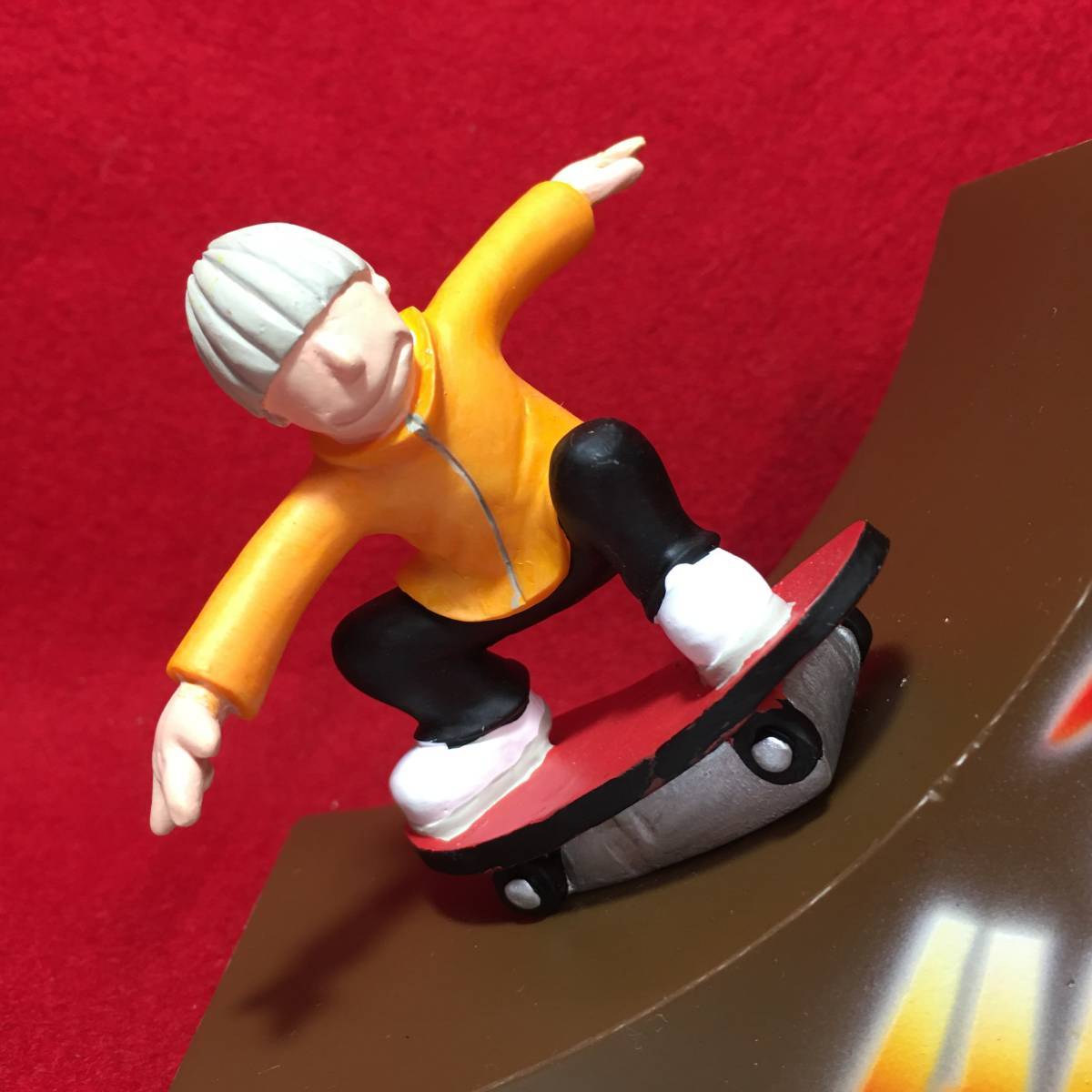 未使用 ANGRY ブックエンド 本立て CD ゲーム 整理用 アングリー 樹脂制 スケボー スケートボード モチーフ キャラクター オリンピック競技