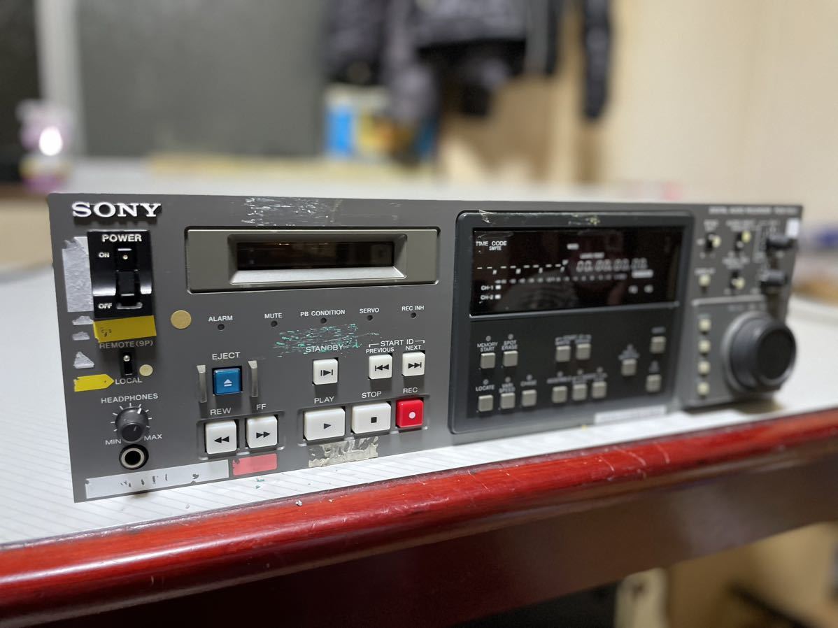 展示品☆SONY☆ソニー☆PCM-7050☆業務用DATレコーダー☆DIGITAL AUDIO RECORDER☆通電確認済み☆放送局☆プロ用☆16M☆