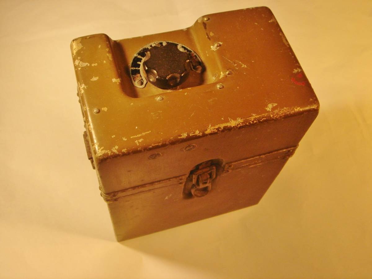 旧日本軍　電源ボックス　可変抵抗器付電源？　バッテリーケース無線機用？_画像1