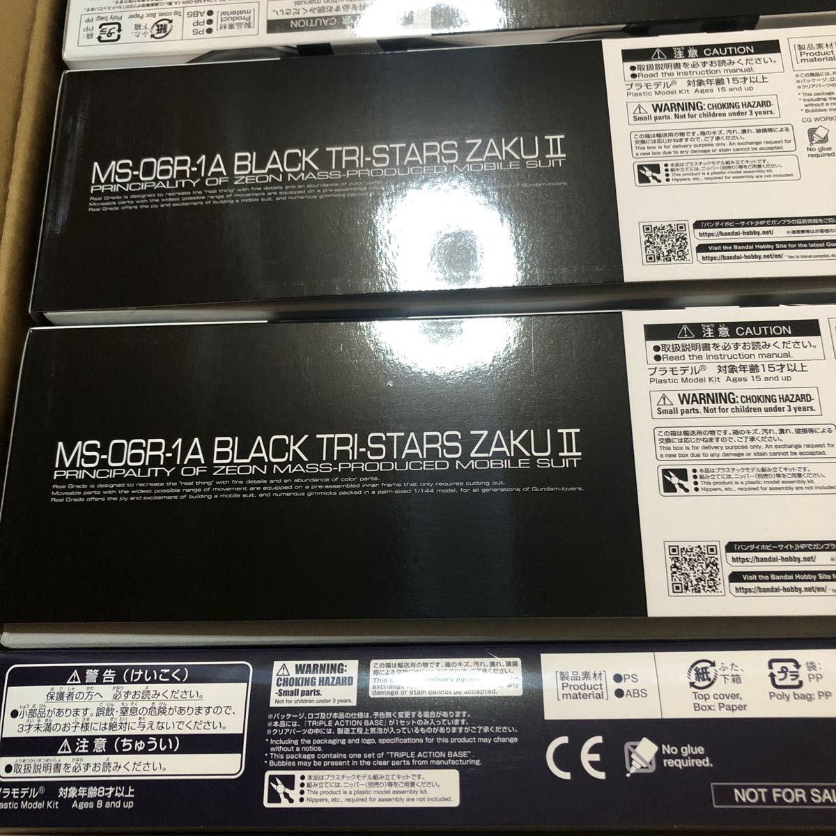 RG 1/144 黒い三連星専用ザクⅡ 3機セット トリプルアクションベース