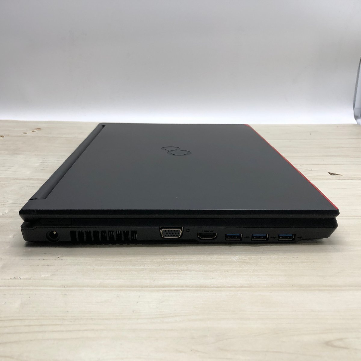 富士通 LIFEBOOK A579/B Core i5 8365U 1.60GHz/4GB/256GB(SSD
