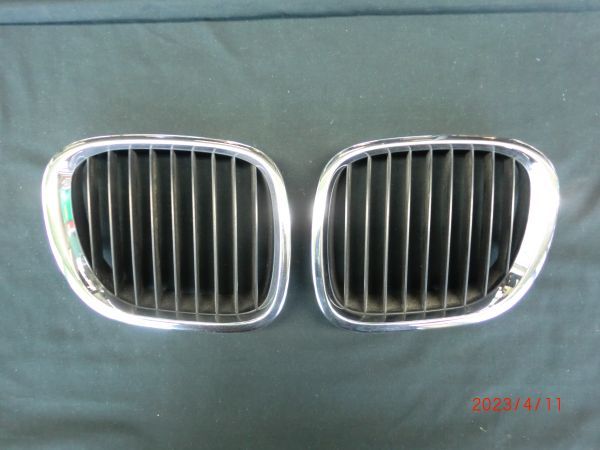 ■BMW E36 Z3 フロントグリル 左右 中古 51138397503 51138397504 部品取あり キドニーグリル ボンネットグリル クロームメッキ ■_画像1