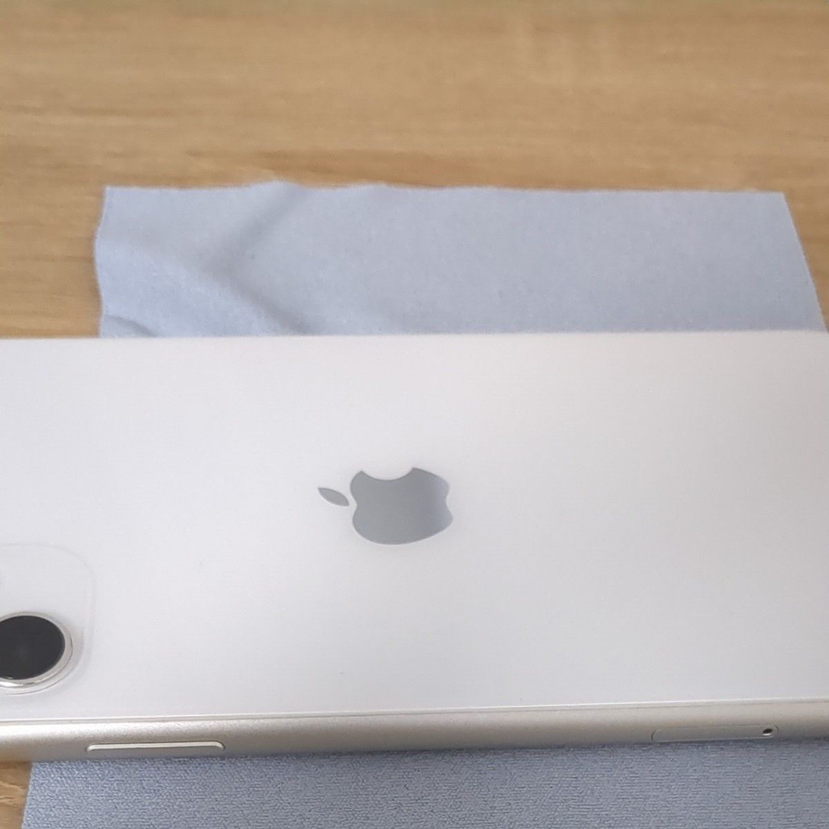 美品 iPhone11 64GB ホワイト バッテリー88% 利用制限○ アク