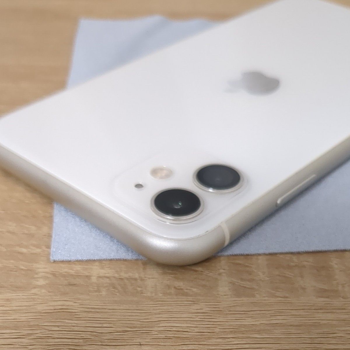 美品 iPhone11 64GB ホワイト バッテリー88% 利用制限○ アク