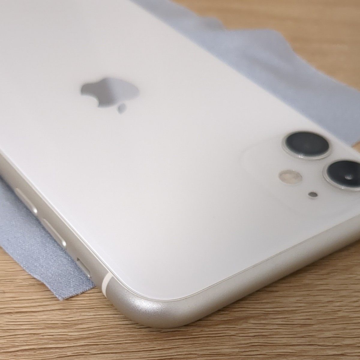 美品 iPhone11 64GB ホワイト バッテリー88% 利用制限○ アク