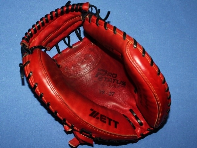 82500円 ヤクルトスワローズ27 古田敦也 2004実使用ミット 製造 82500円 ヤクルトスワローズ27 古田敦也 2004実使用ミット 製造