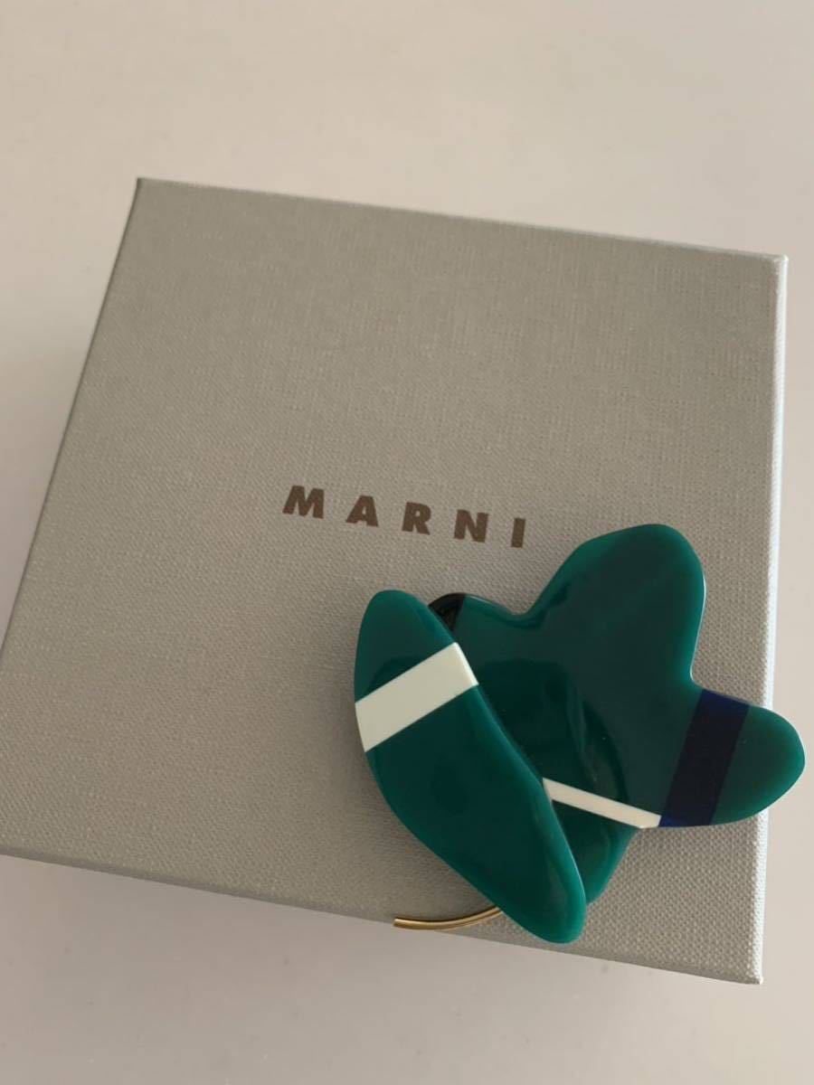 マルニ　グリーン　樹脂　ブローチ　緑　MARNI