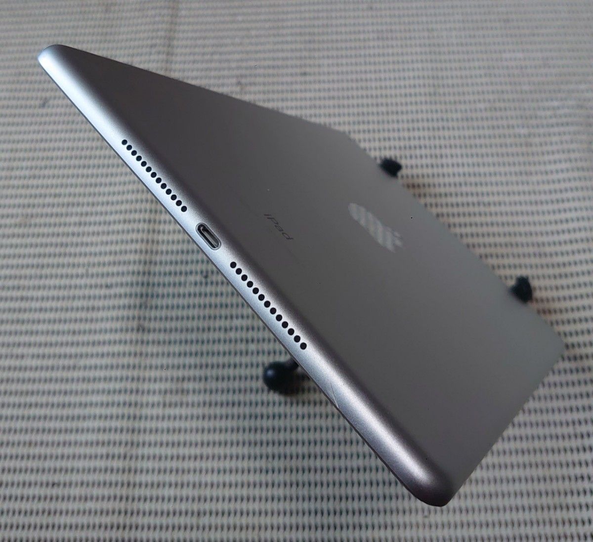今年の新作から定番まで！ 完動品液晶無傷iPad第5世代(A1822本体32GB 