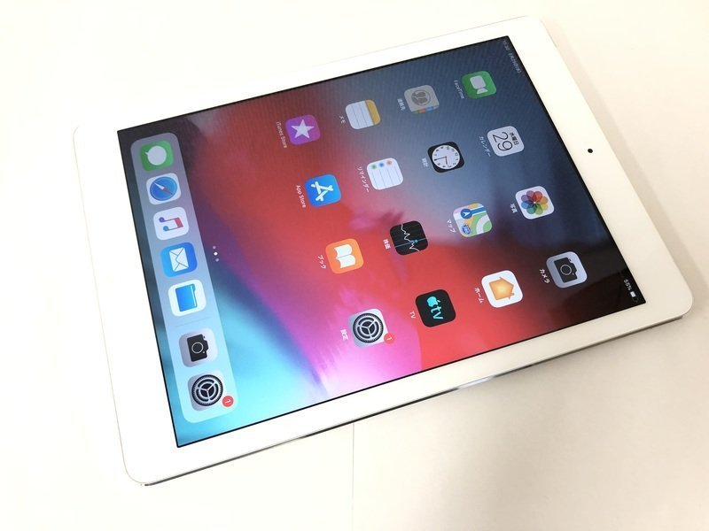 iPadAir 9.7インチ 第2世代[16GB] セルラー au シルバー【安心…-