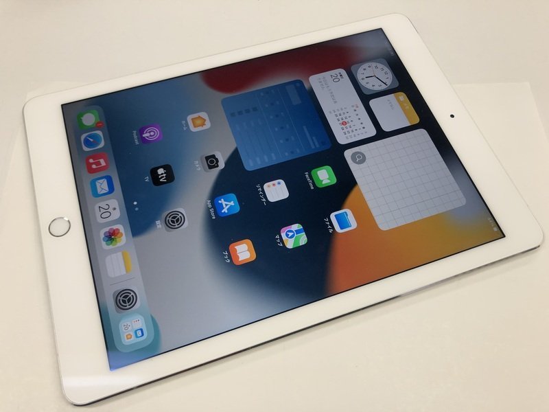 大人女性の 再CL855 docomo iPad Air 第2世代 Wi-Fi+Cellular 16GB