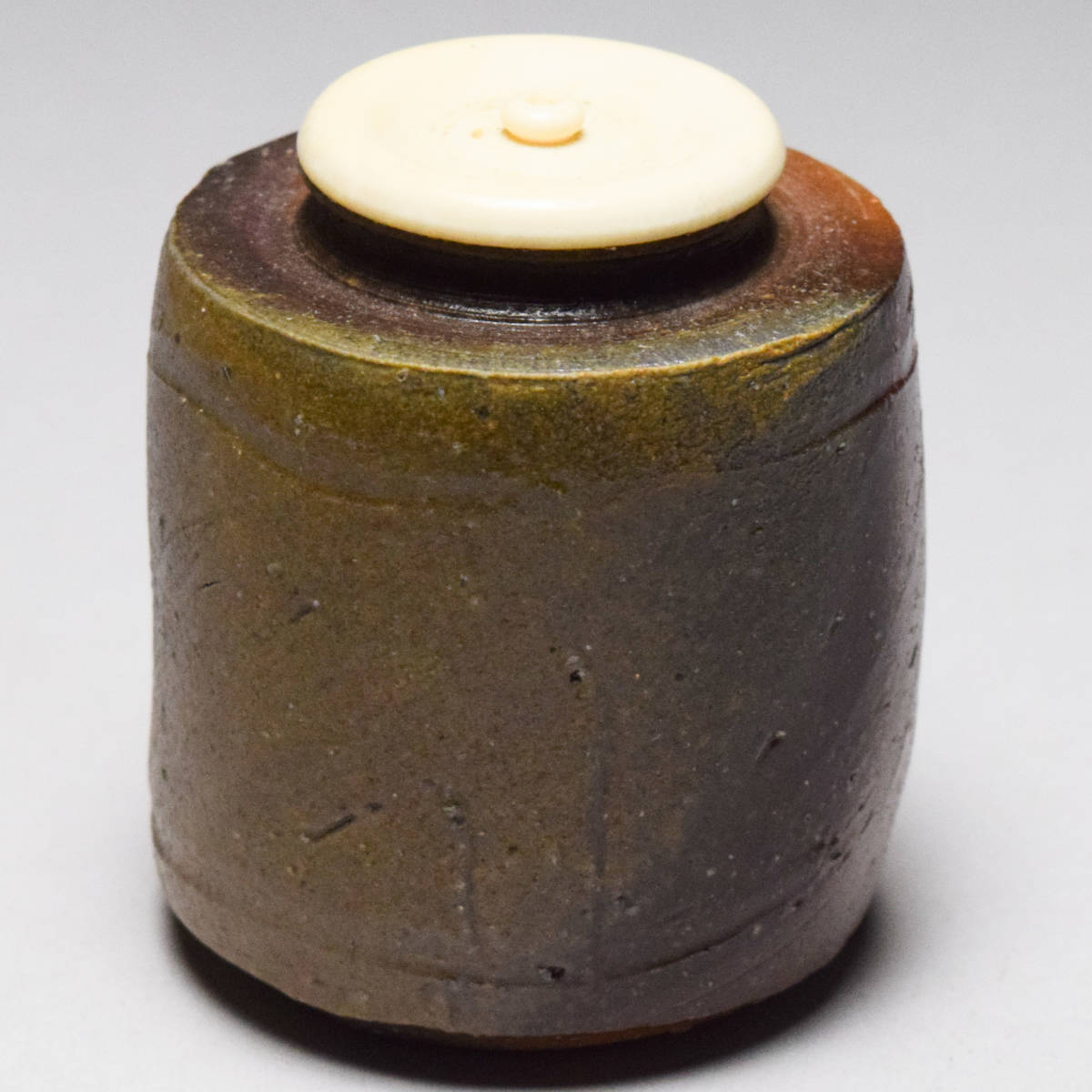八八八】伊勢崎満 備前焼 肩衝 茶入 ◇共箱 共布 仕覆付 八八八】伊勢崎満 備前焼 肩衝 茶入 ◇共箱 共布 仕覆付