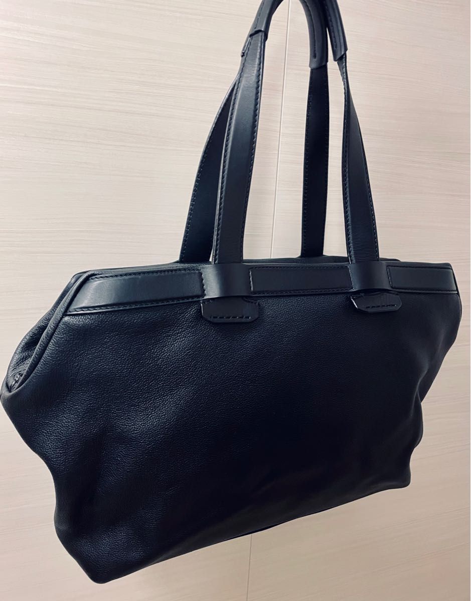 本物の 【訳あり 極美品】フェラガモ 本革トートバッグ 黒 B4サイズ