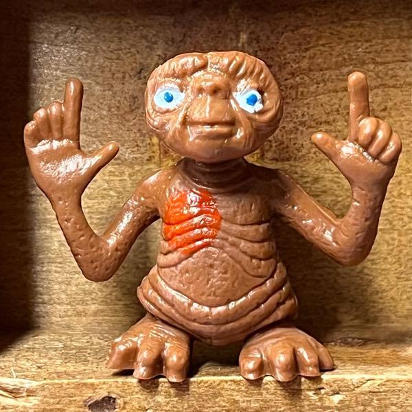 E.T. PVC フィギュア　ET Extra Terrestrial イーティー トイ おもちゃ SF映画 SF 映画 キャラクター TOY オモチャ 玩具 置物 香港製_画像1