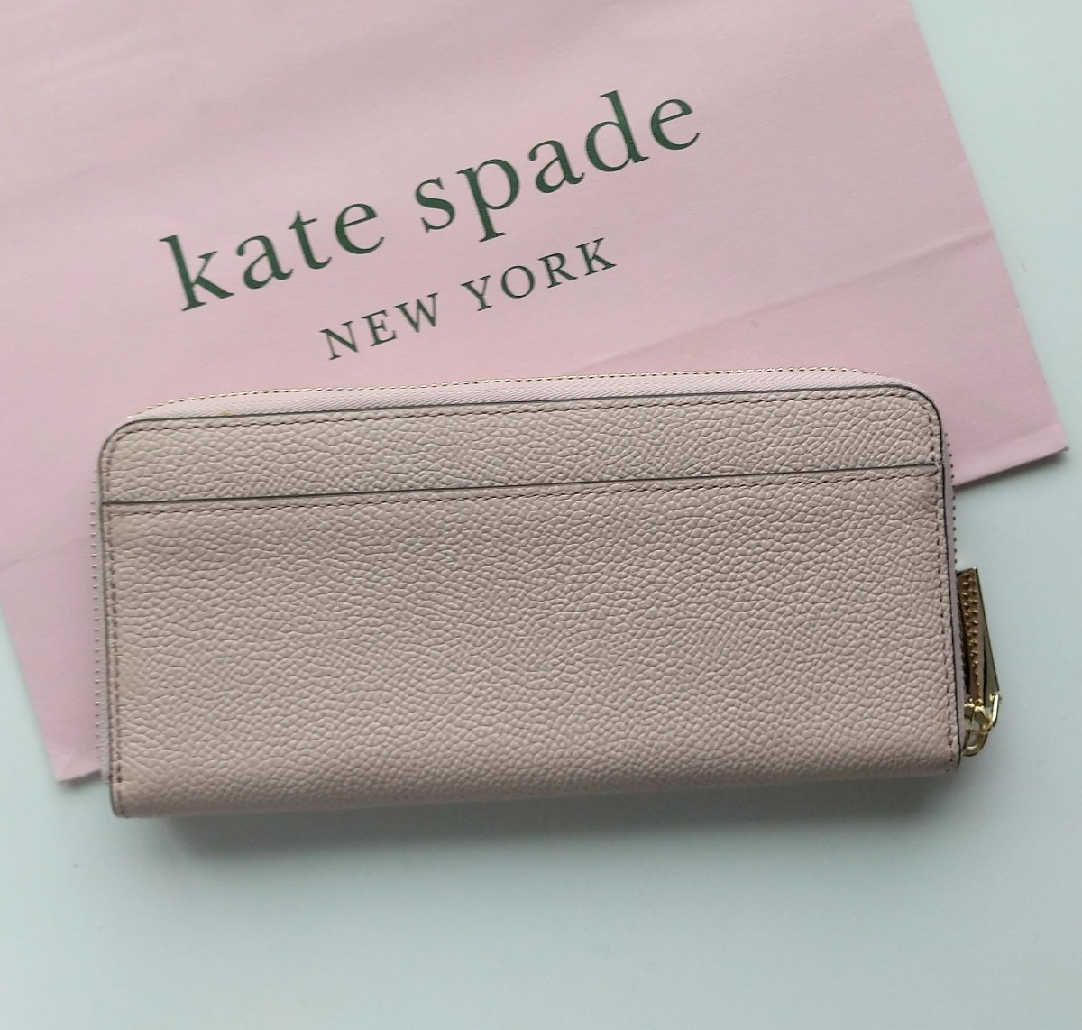 【新品】kate spade　長財布　 ライトグレー_画像3