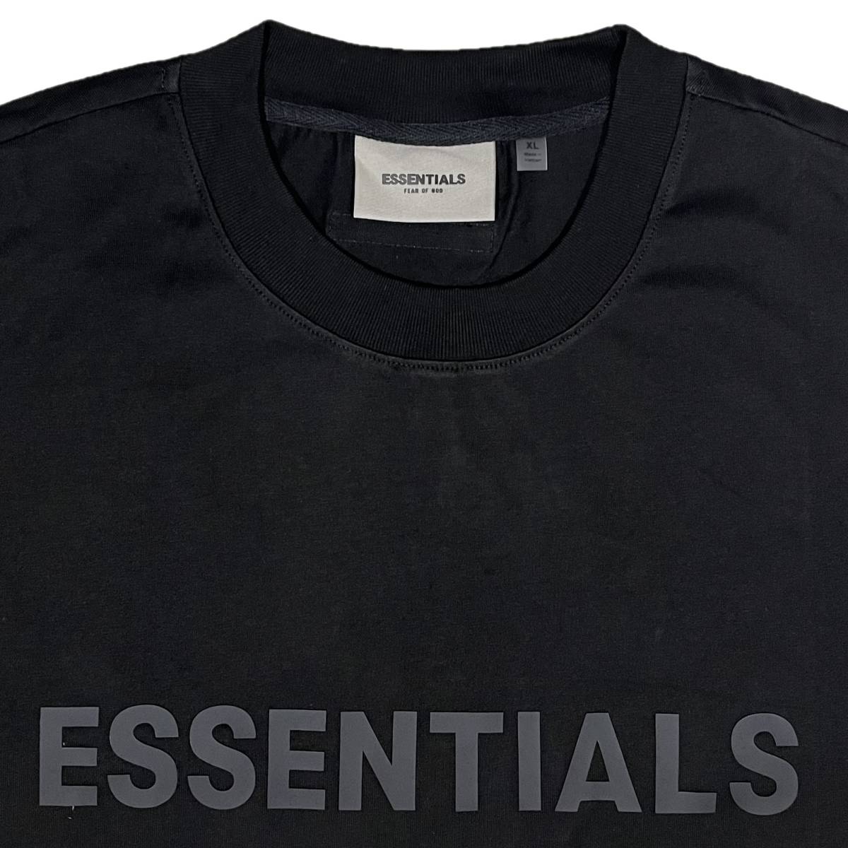 [並行輸入品] FEAR OF GOD FOG ESSETIALS エッセンシャルズ フロント 3Dロゴ 半袖 Tシャツ (ブラック) (XL)