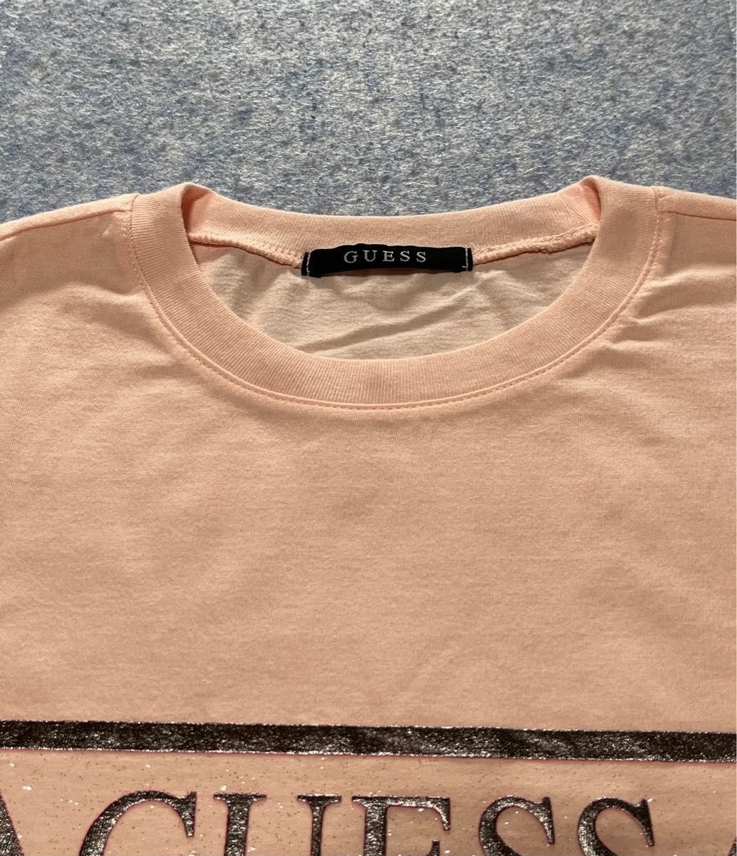 [美品] GUESS レディース　半袖Tシャツ　サイズM サーモンピンク色