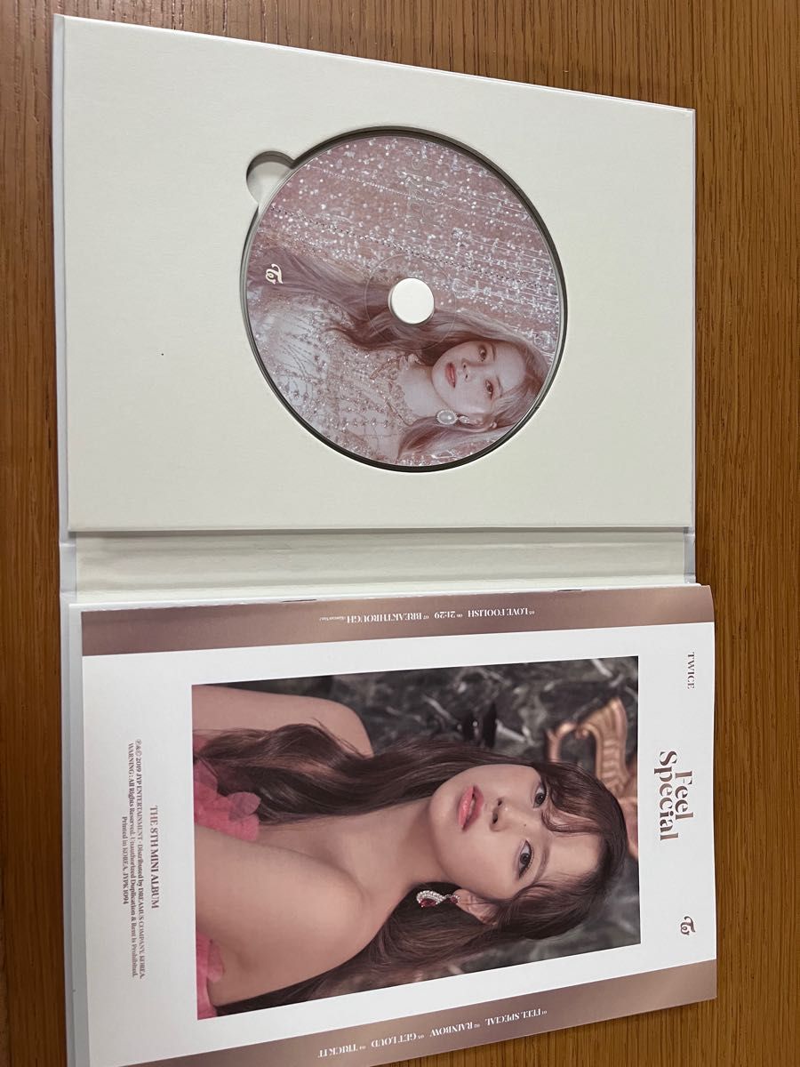 TWICE CD付きファンブック　カード付き　開封品　　Yes orYes. FeelSpecial. FANCY