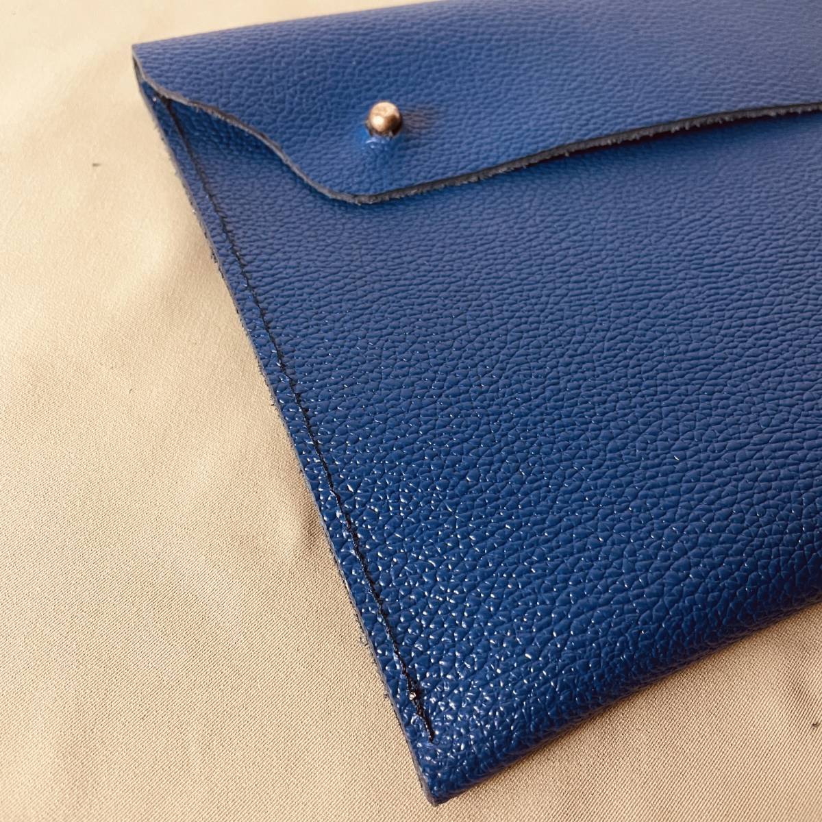  simple . leather clutch bag meat thickness combination wrinkle navy original leather by using . prejudice hand made made in Japan JAPAN craft B4518