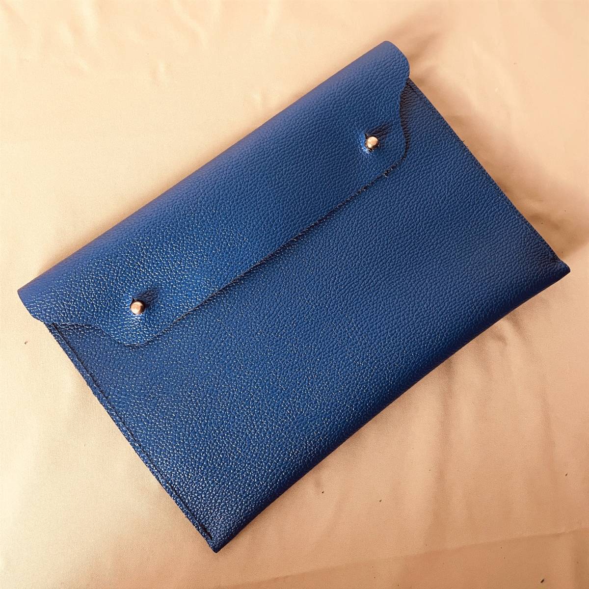  simple . leather clutch bag meat thickness combination wrinkle navy original leather by using . prejudice hand made made in Japan JAPAN craft B4518