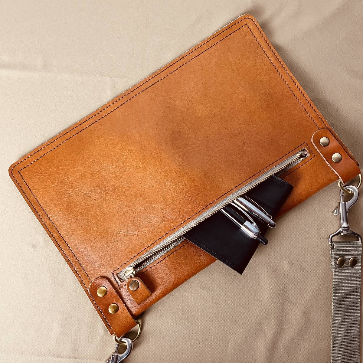  meat thickness also ... Camel leather extremely thick cow leather . hand. 2WAY original leather body bag M leather sakoshu clutch also hand made B124