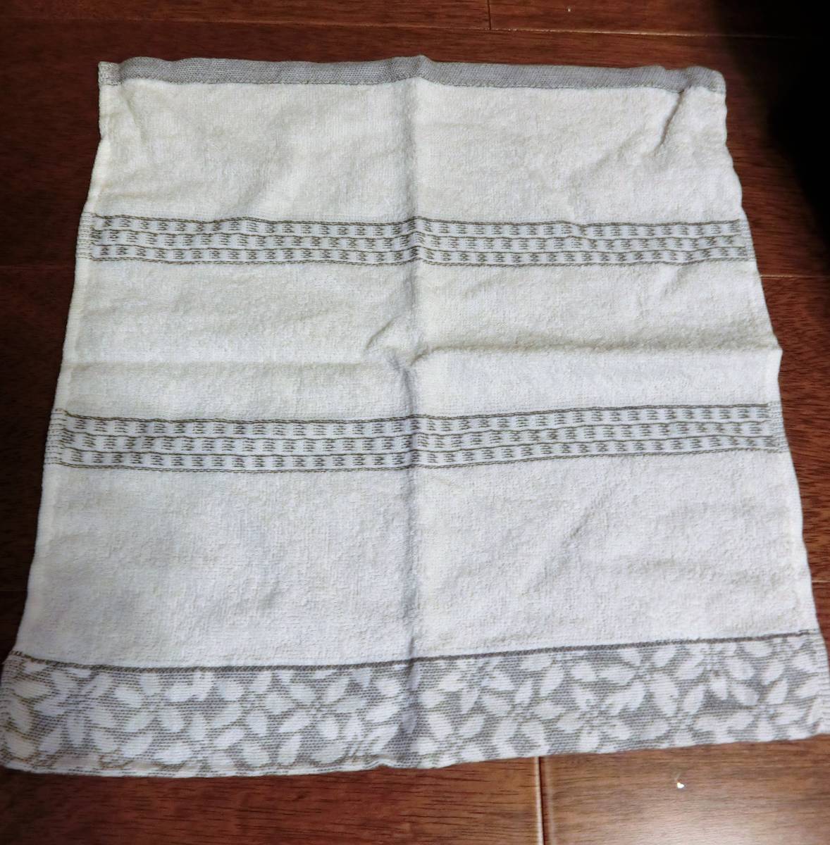 ! new goods unused . bargain * large size hand towel *BELLSOFT white floral print made in Japan cotton 100%. face wet towel oshibori cleaning!