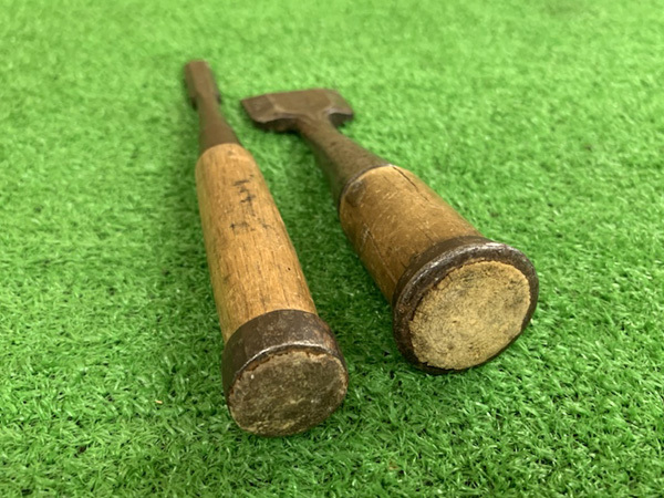 【中古品】虎市作(虎図) 「磯野」 叩き鑿(のみ) 2本セット（12mm・42mm） 大工道具 wood chisel e170の画像5