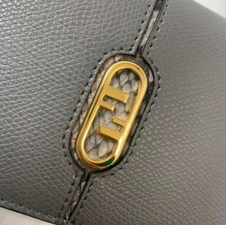 0493 FENDI フェンディ 新品 新作 パイソン レザー ダークグレー