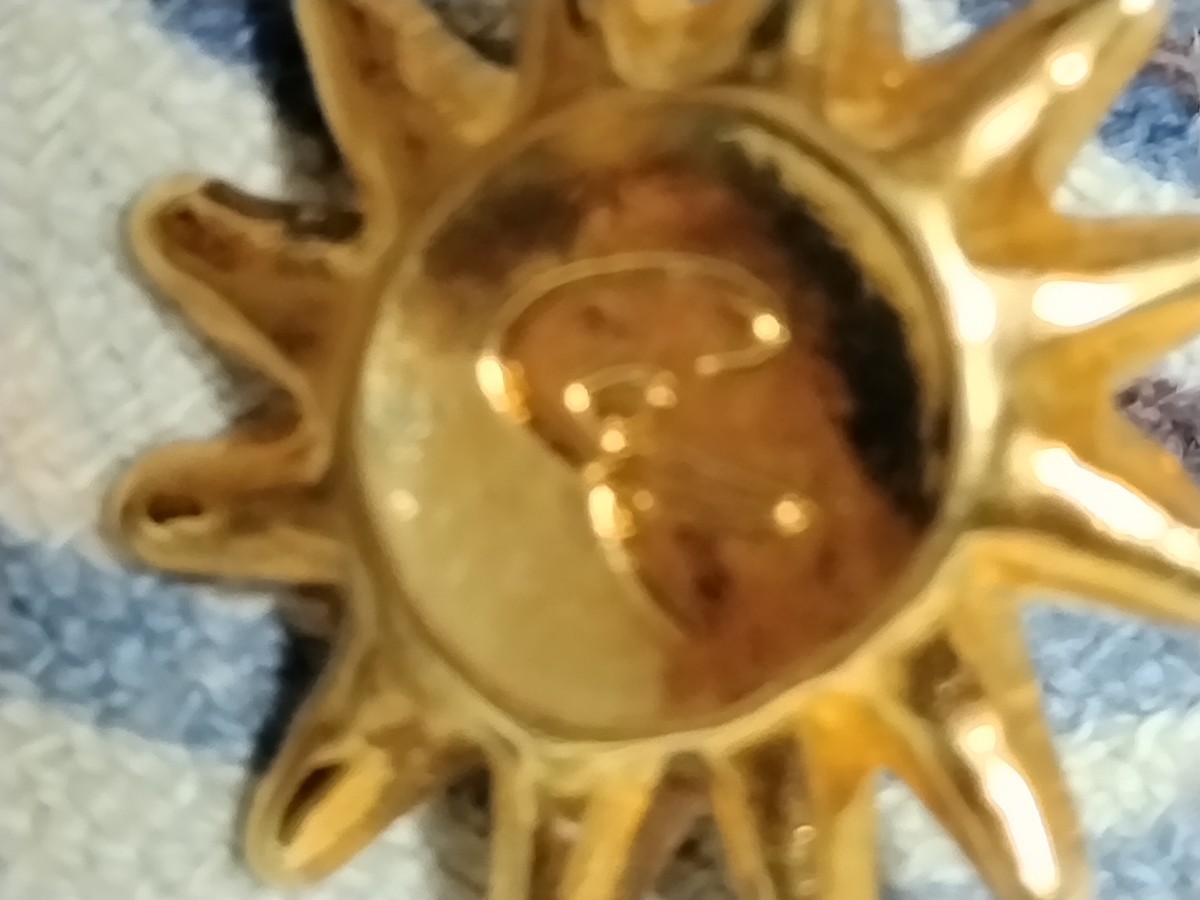 極美品 クリスチャンラクロワ ピンブローチ 太陽 CHRISTIAN 極美品 クリスチャンラクロワ ピンブローチ 太陽 CHRISTIAN