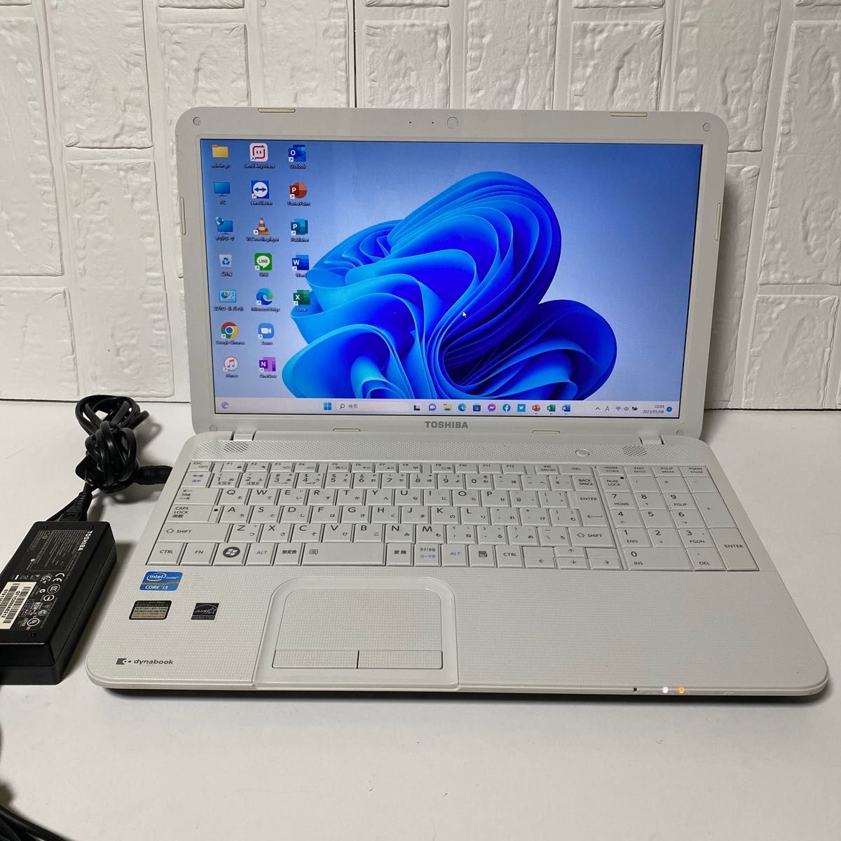 Windows11 オフィス付き メモリ8G TOSHIBAノートパソコン ホワイト