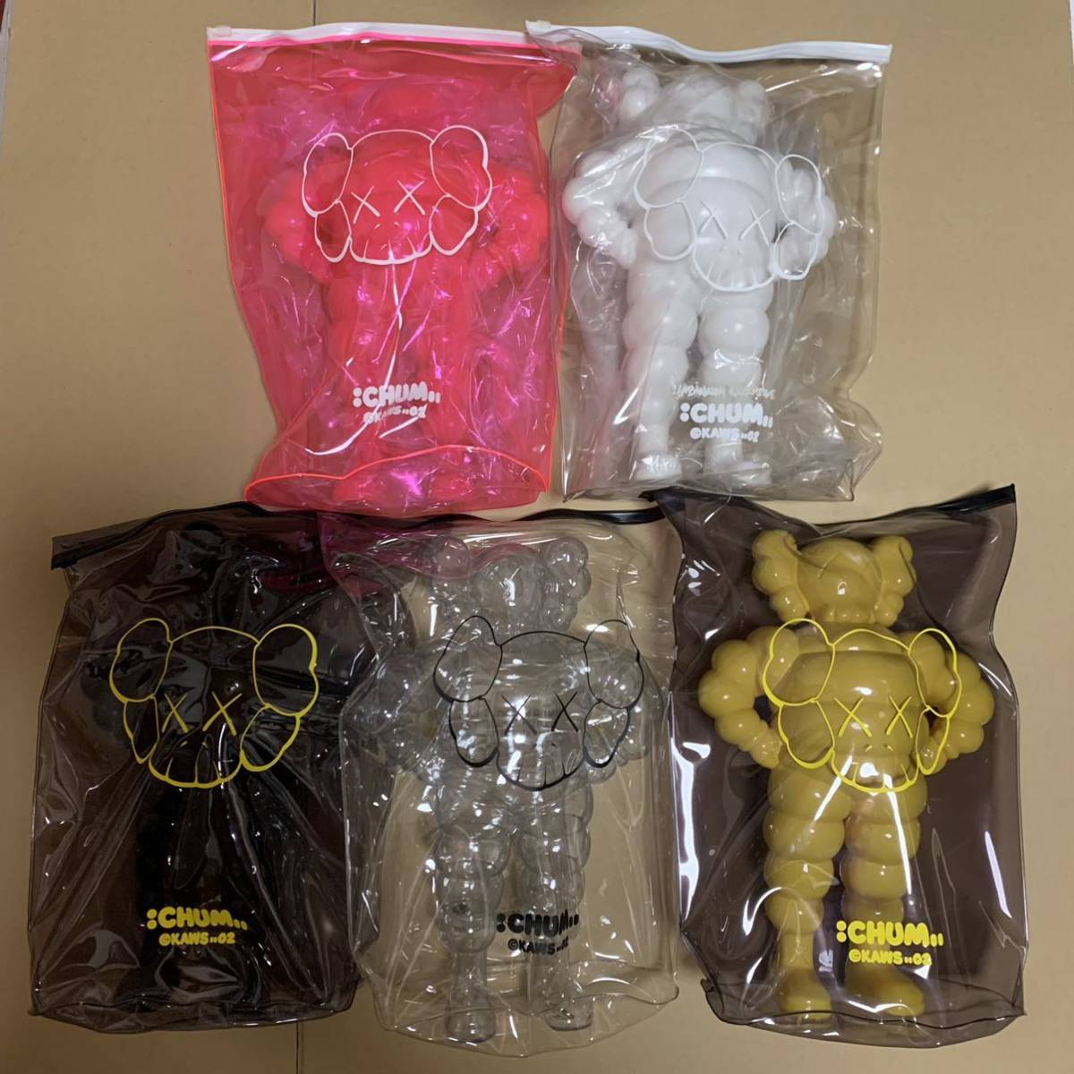 Yahoo!オークション - 未開封新品 美品 正規品 KAWS CHUM 5色コン...