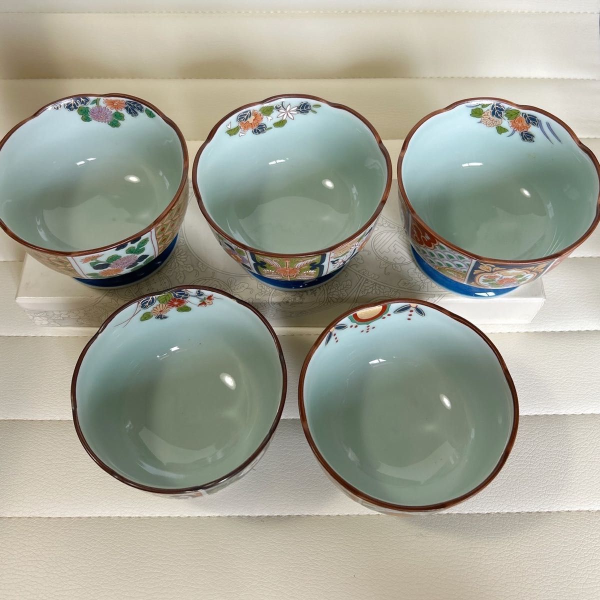 有田焼 清秀 高台小鉢揃 5客セット 金彩古伊万里 色絵 絵変わり 有田焼 清秀 高台小鉢揃 5客セット 金彩古伊万里 色絵 絵変わり