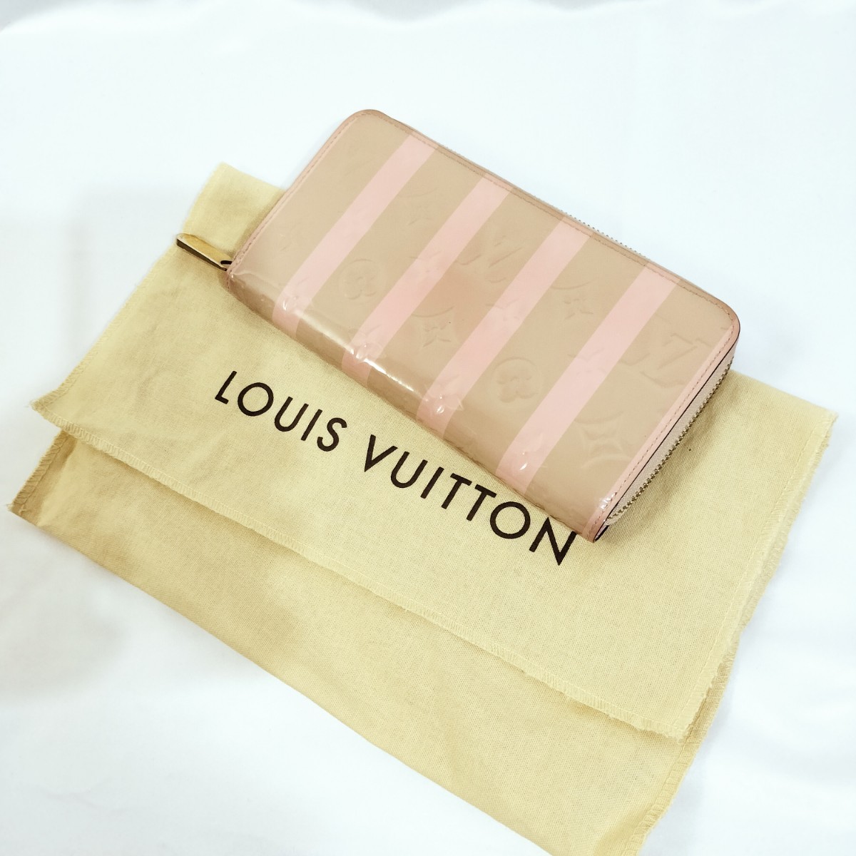 【美品】 正規品 ルイヴィトン 長財布 ヴェルニ ジッピーウォレット レイユール LOUIS VUITTON ストライプ ラウンドファスナー エナメル