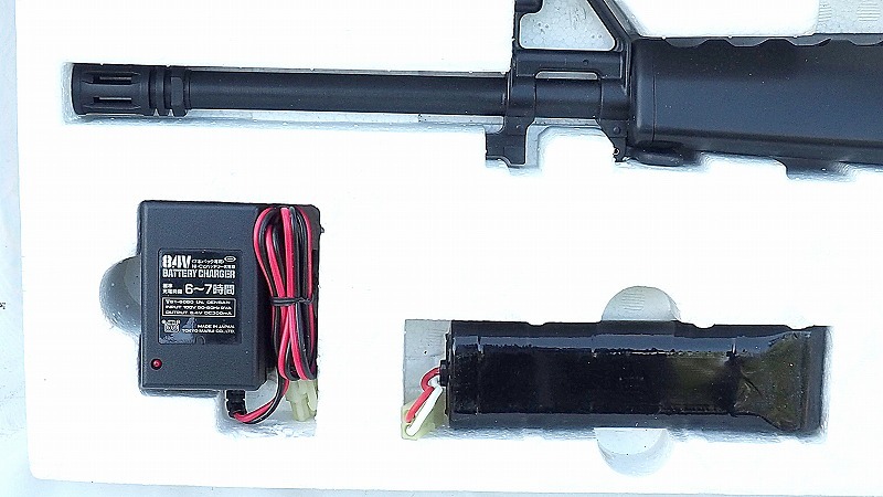 マルイ　オートマチック電動エアーガン　COLT M16 A1　中古美品　作動確認済　バッテリー　充電器付き　取扱説明書付属_画像4