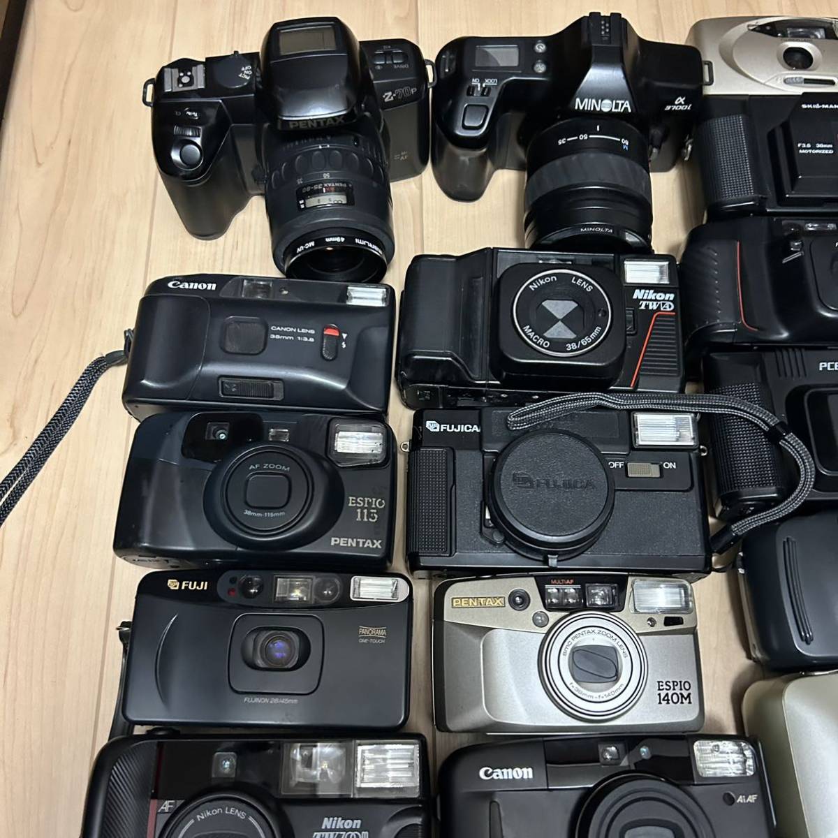 大量32台　フィルムカメラ　まとめ売り　ジャンク　Konica c35 CanonAutoboy PENTAX ESPIO OLYMPUS PEN MINOLTA ヤシカ　Canonet Nikon_画像2