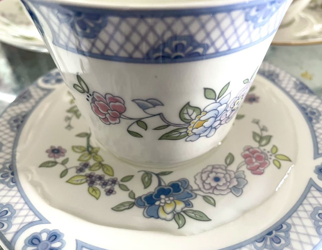 美品難あり格安ロイヤルドルトン ROYAL DOULTON カップ&ソーサー CONISTON コニストンホワイト×ブルー花柄USED鑑賞用飾り棚用英国イギリス_画像9