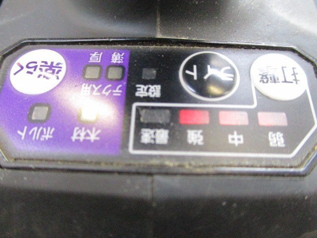 ヤフオク限定 マキタ インパクトドライバー TD171D 通電確認 ライト点灯 バッテリー２個 充電器 中古品_画像4
