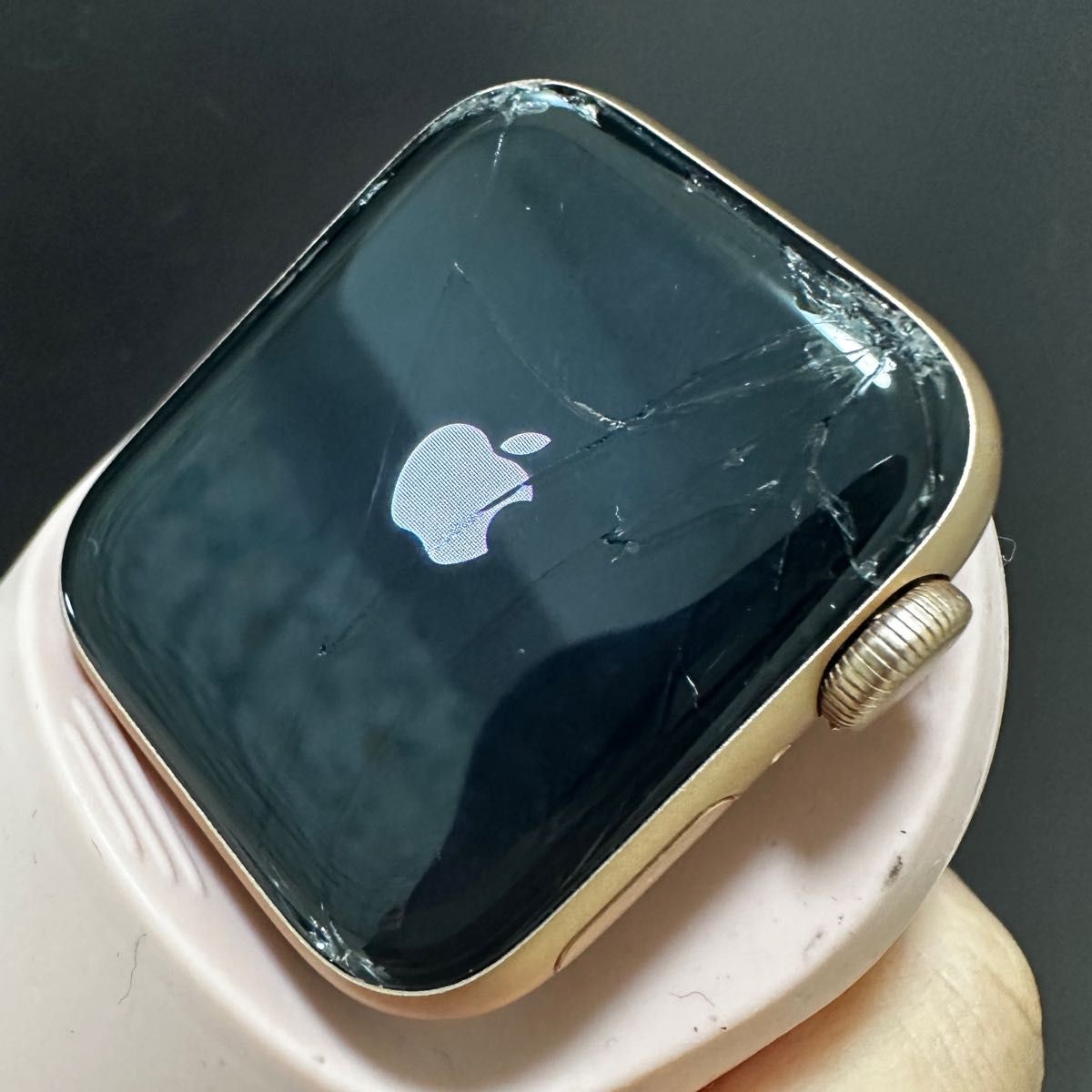 Apple Watch SE GPSモデル40mmゴールド|PayPayフリマ